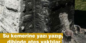 Restore edilen 400 yıllık su kemerine yazı yazıp, dibinde ateş yaktılar