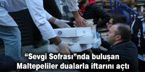 “Sevgi Sofrası”nda buluşan Maltepeliler dualarla iftarını açtı