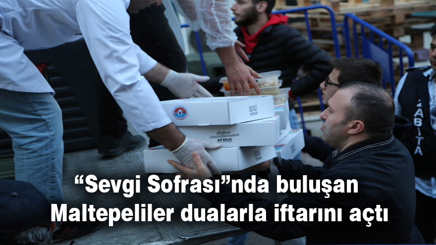 “Sevgi Sofrası”nda buluşan Maltepeliler dualarla iftarını açtı