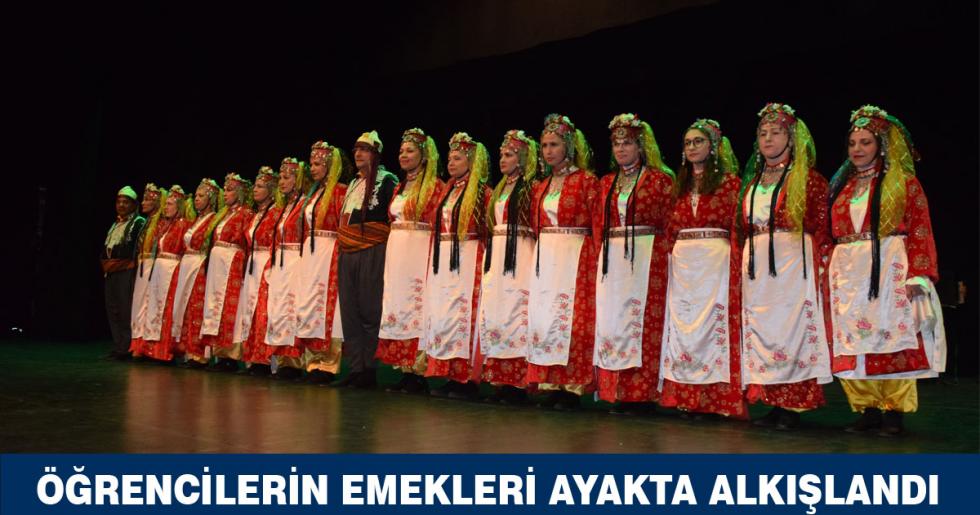 ÖĞRENCİLERİN EMEKLERİ AYAKTA ALKIŞLANDI