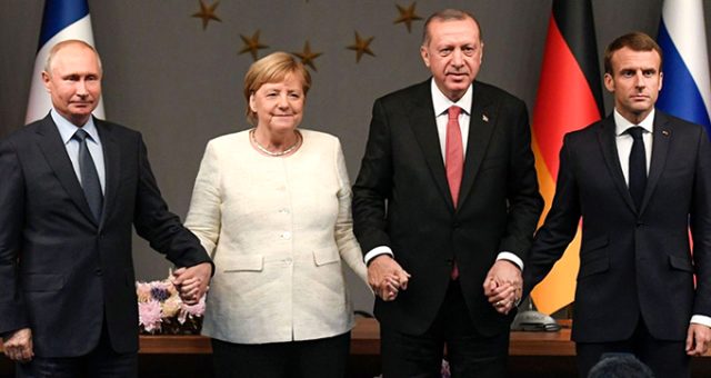 Merkel, Putin’in 4’lü Zirve Teklifini Reddettiğini Açıkladı!