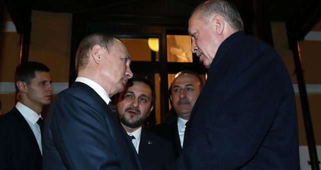 Putin, basın toplantısının ardından Cumhurbaşkanı Erdoğan’ı kapıya kadar uğurladı