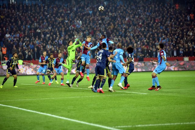 Trabzonspor, Fenerbahçe’yi 2-1 Yendi