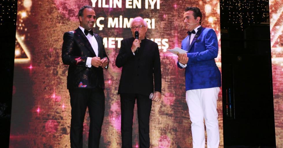 DUAYEN MODACI YILDIRIM MAYRUK’TAN  İÇ MİMAR AHMET GÜNEŞ’E  EN İYİ İÇ MİMAR  ÖDÜLÜ