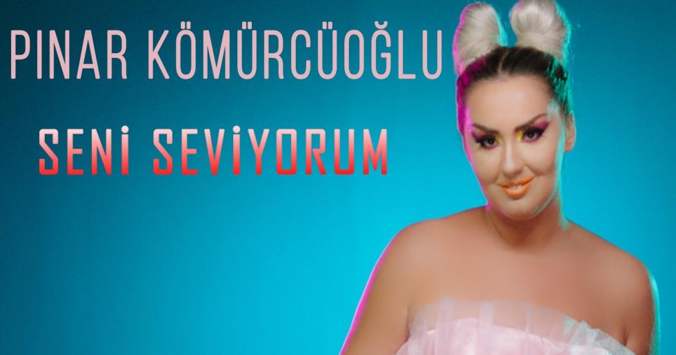 Ebru Gündeş’in şarkısını söyledi