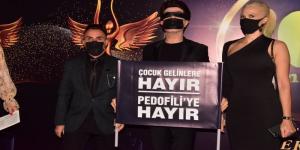 Yılmaz Morgül gözlerini bantladı… “Çocuk gelinlere hayır, Pedofili’ye hayır”