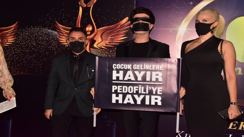 Yılmaz Morgül gözlerini bantladı… “Çocuk gelinlere hayır, Pedofili’ye hayır”