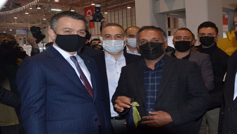 BAKAN PAKDEMİRLİ, NEW HOLLAD TÜRKİYE SATIŞ BİRİNCİSİ BİLGİN GROUP `I TEBRİK ETTİ