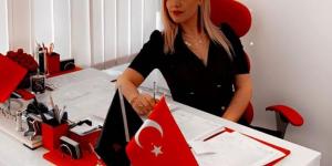 ÜNLÜLER GÜZELLİK SALONUNA KOŞUYOR