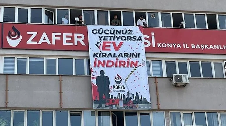 “Yerli ve milli Escobar” afişleri indirilen Zafer Partisi yeni afişiyle bu kez meydan okudu