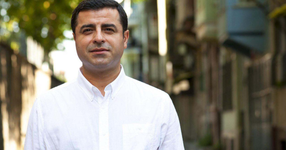 Mahsa Amini’nin katledilmesini protesto etmek için saçlarını kazıtan Demirtaş: Daha ne kadar cezalandırılmamı istiyorsunuz