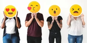 ‘İnsanlar duygularını gizlemek için emoji kullanıyor’