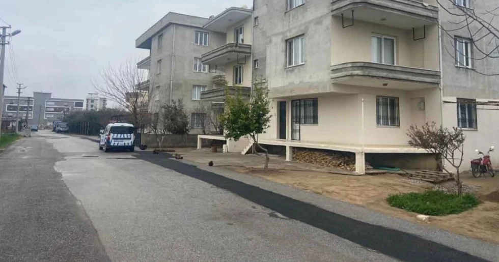 İzmir’de kadın cinayeti: Polislerin gözü önünde katledildi