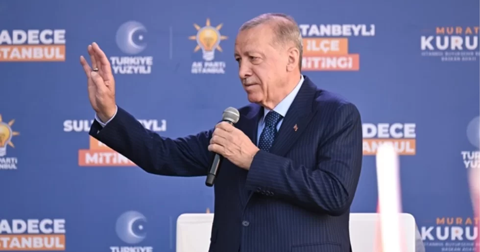 Cumhurbaşkanı Erdoğan, miting sonrası Murat Kurum’u sahneye çağırdı, görevli uyardı