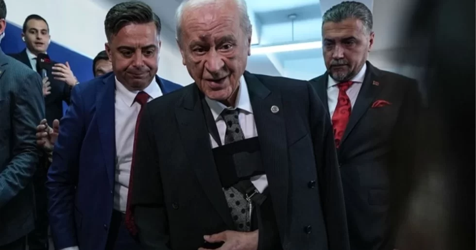 Bahçeli’nin yüzündeki morlukların nedeni belli oldu