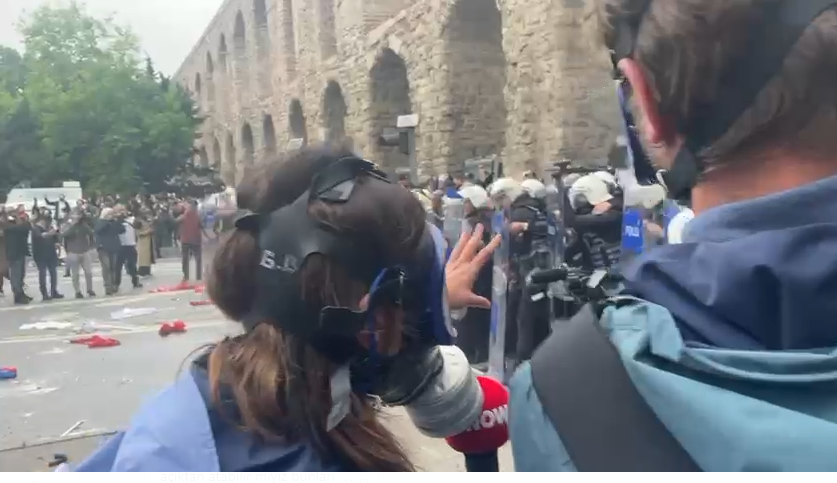 İstanbul’da 1 Mayıs: Saraçhane ile Taksim arasına abluka; polis biber gazı ve plastik mermiyle müdahale ediyor, onlarca gözaltı var!