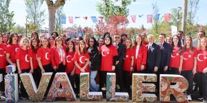 Öğreten Adımlar’dan Gaziantep’te 150 Öğretmenle Zeybek Gösterisi