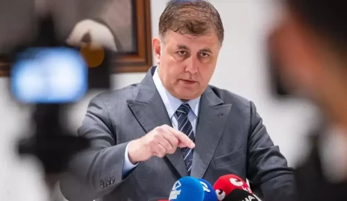 Başkan Tugay’dan sendikaya çağrı: Aksi halde işten çıkarmalar devam eder