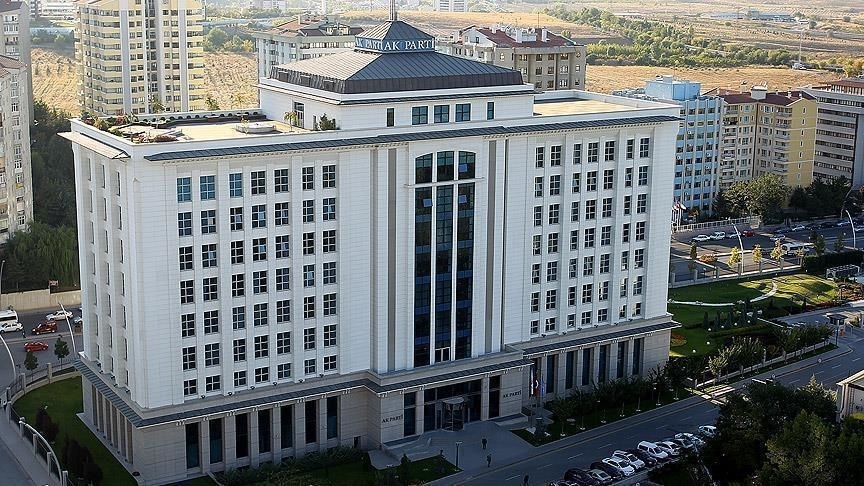 AK Parti kampa giriyor