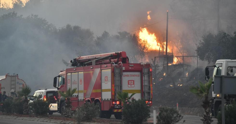 İzmir’in dört bir yanı alevlere teslim… Ciğerlerimiz yanıyor