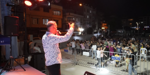 Gaziantep’in Sevilen Sanatçısı Müslüm Ateş, “Mahallemde Konser Var” Etkinliğinde Gazişehirlilerle Buluştu