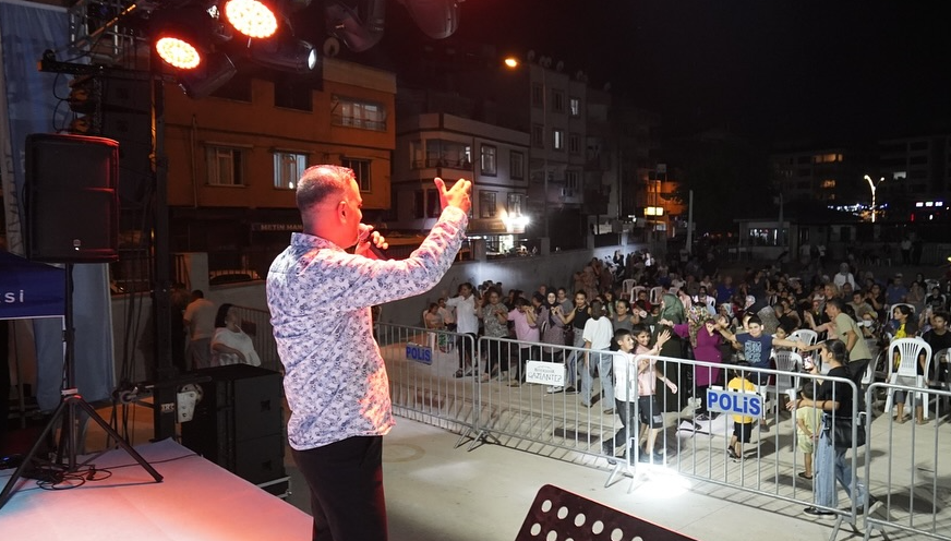 Gaziantep’in Sevilen Sanatçısı Müslüm Ateş, “Mahallemde Konser Var” Etkinliğinde Gazişehirlilerle Buluştu