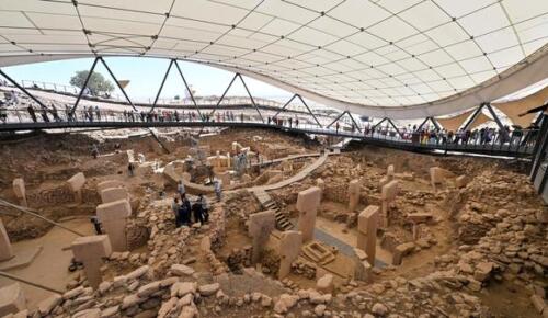 Göbeklitepe’de Neolitik Çağ’a Ait İnsan Heykeli Keşfedildi