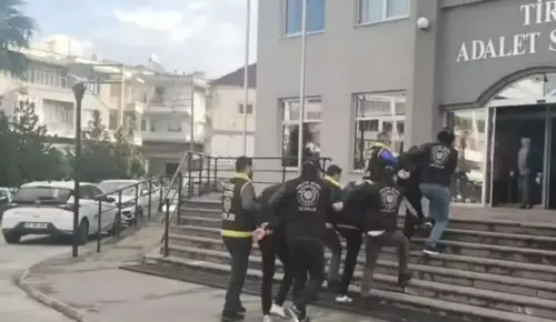 İzmir Tire’de 3 İş Yeri Kurşunlandı