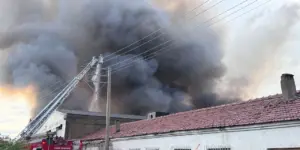 İzmir Bornova’da Depoda Yangın: Müdahale Devam Ediyor