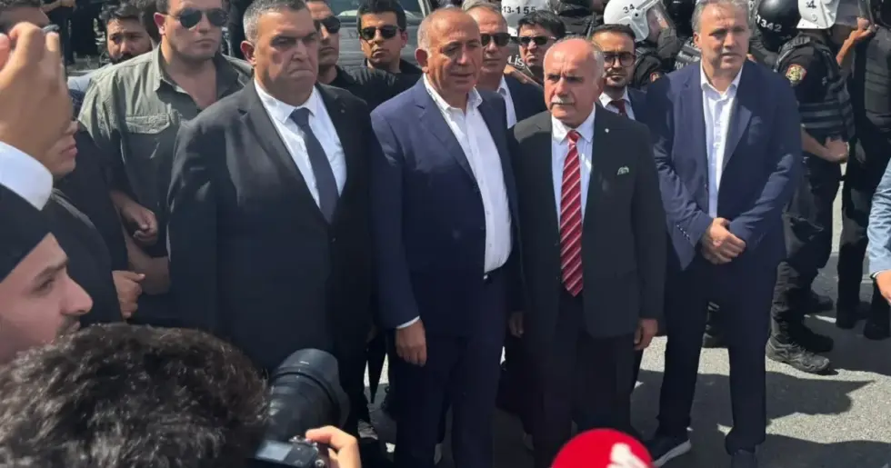 CHP İstanbul İl Kongresi Davası Ertelendi
