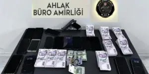 İzmir’de Fuhuş Çetesi Çökertildi