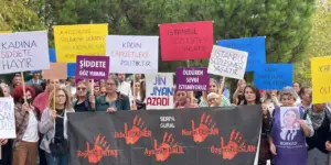 İzmir’de Kadın Cinayetlerine Karşı Sesler Yükseldi