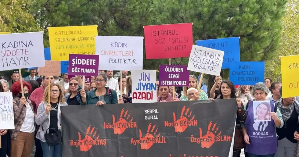 İzmir’de Kadın Cinayetlerine Karşı Sesler Yükseldi