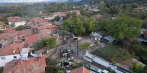 Sındırgı’da Deprem Sonrası Yıkımlar Sürüyor