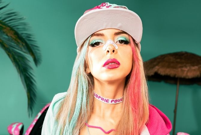 “Sophie Powers: Gençliğin, Cesaretin ve Yaratımın Kesişimi”