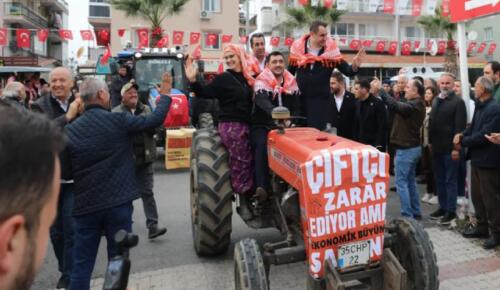 İzmir’de çiftçilerden traktörlü eylem