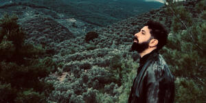 Metin Önderoğlu’ndan Yıllanmış Bir Şarkı, “Sakın Beni” Yayında