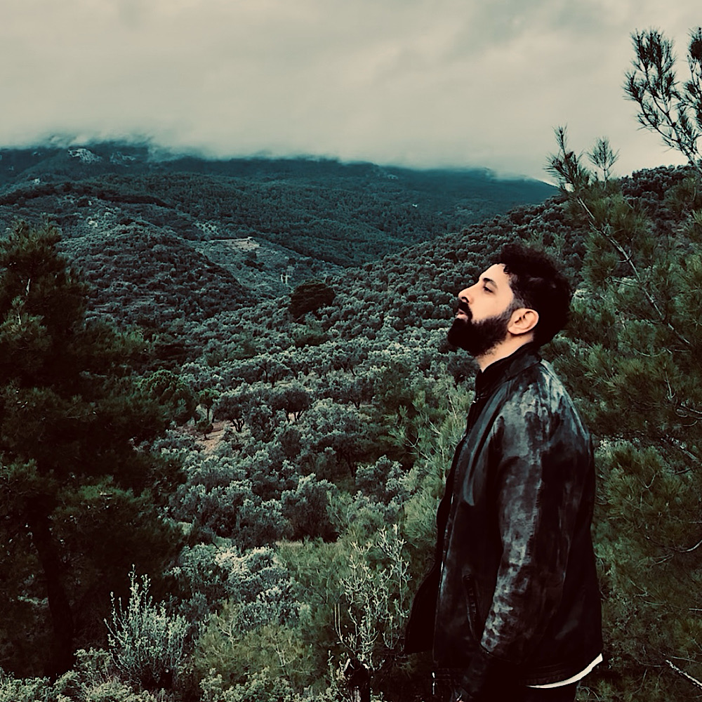 Metin Önderoğlu’ndan Yıllanmış Bir Şarkı, “Sakın Beni” Yayında