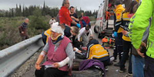 Antalya’da can pazarı! Yolcu otobüsü devrildi: Çok sayıda ölü ve yaralı var