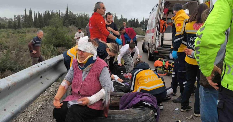 Antalya’da can pazarı! Yolcu otobüsü devrildi: Çok sayıda ölü ve yaralı var