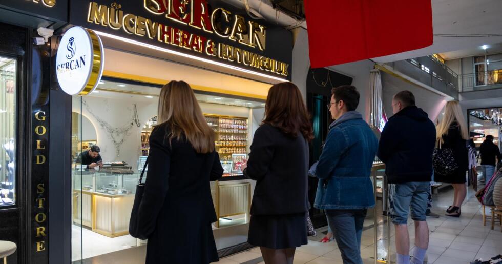 İzmir Kemeraltı’nda Altın Kuyruğu!