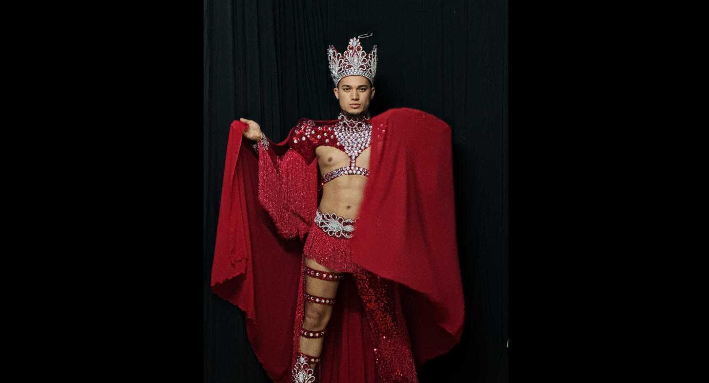 İzmir gecelerinin yeni yıldızı Emre Aşık, sahneleriyle zirvede