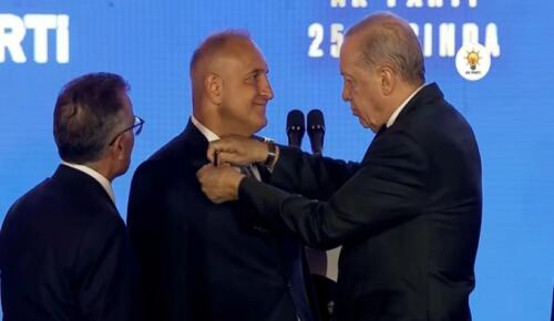 Erdoğan rozetleri taktı: 3 milletvekili ve 7 belediye başkanı AK Parti’ye katıldı