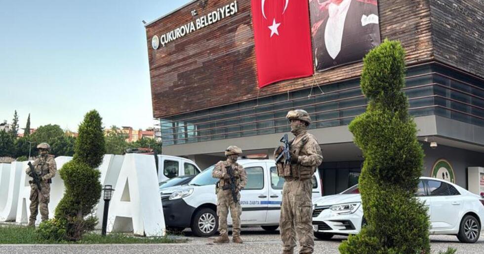 Çukurova Belediyesi’ne jandarma operasyonu! Çok sayıda gözaltı var