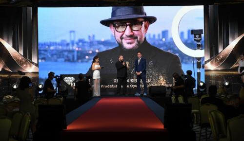 Kenan Keloğlu’na “Yılın Prodüksiyon ve Oyuncu Koçluğu” Ödülü