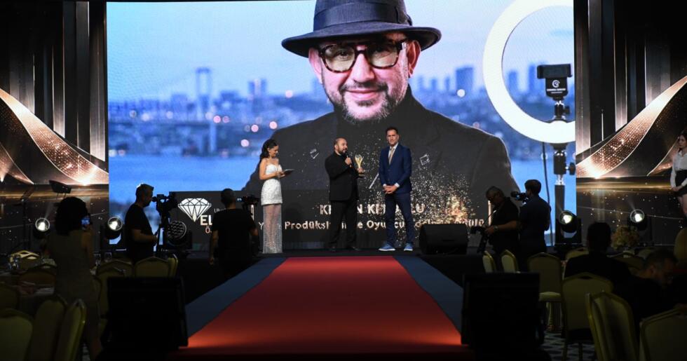 Kenan Keloğlu’na “Yılın Prodüksiyon ve Oyuncu Koçluğu” Ödülü
