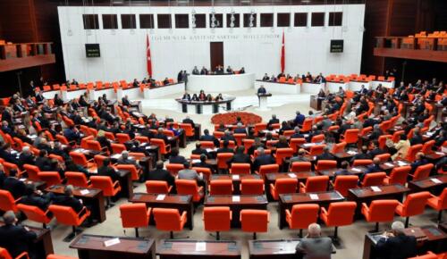 Muhalefetin basın ve ifade özgürlüğü önergeleri AK Parti ve MHP oylarıyla reddedildi